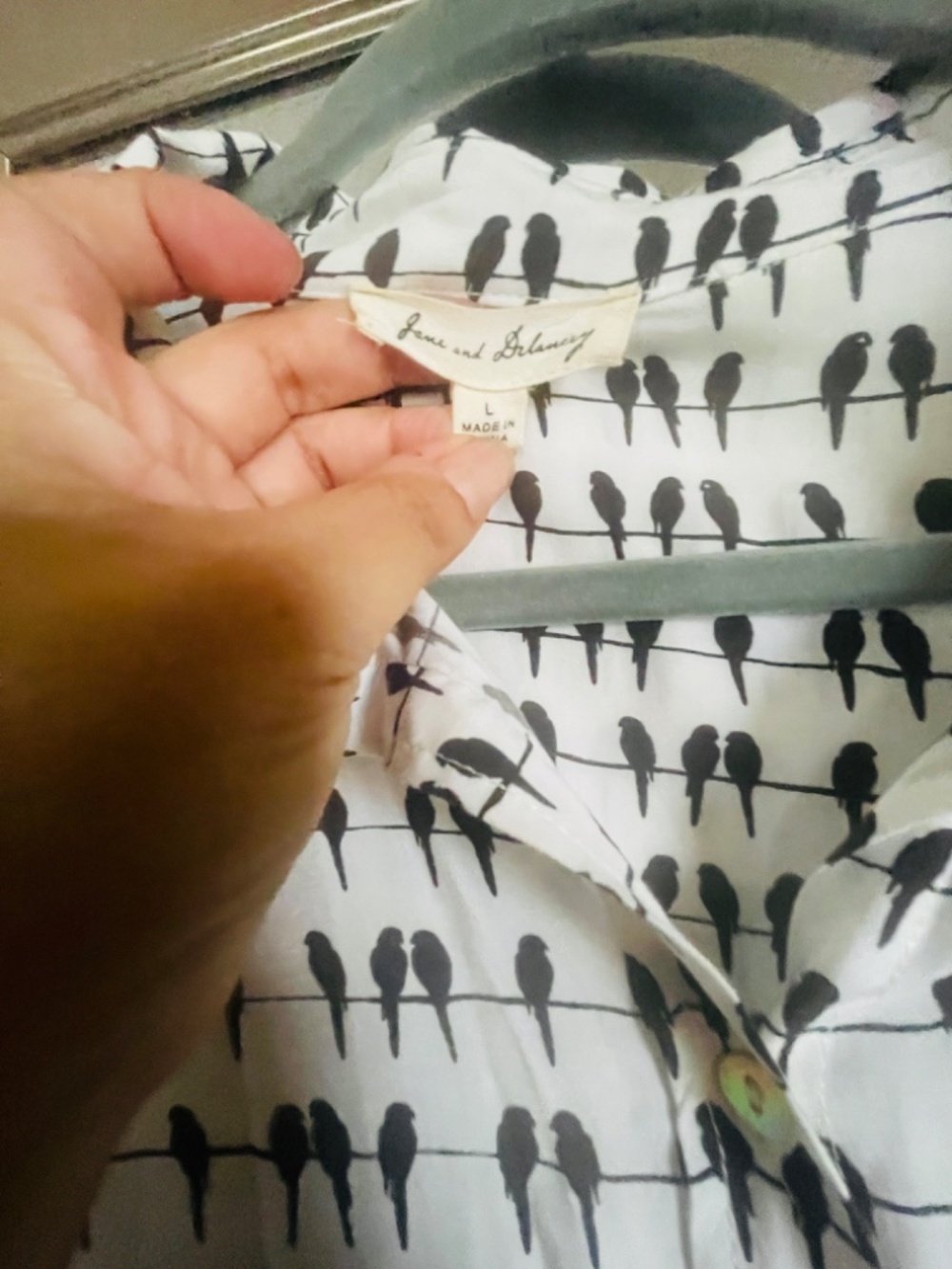 Jane Delancey Bird Print Button Front Blouse L 100% Rayon - Picture 4 of 4